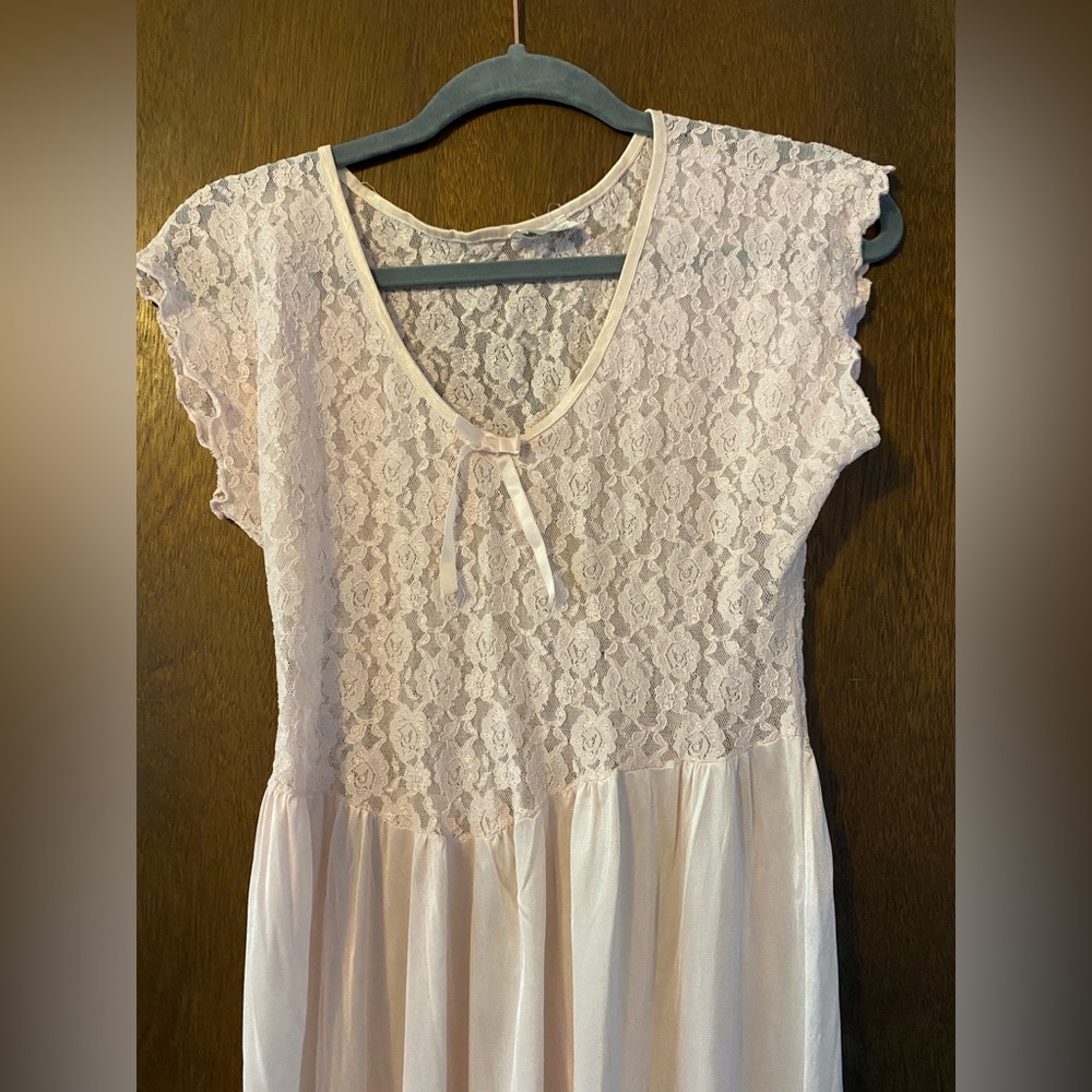 💥donating 8/15💥 Cinema Etoile Vintage Elegant Light Pink Lace and Satin Lingerie - Picture 3 of 7